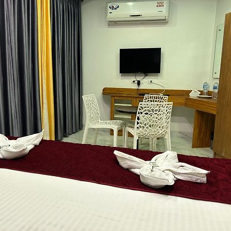 The Elite Beachview Пондичери Екстериор снимка