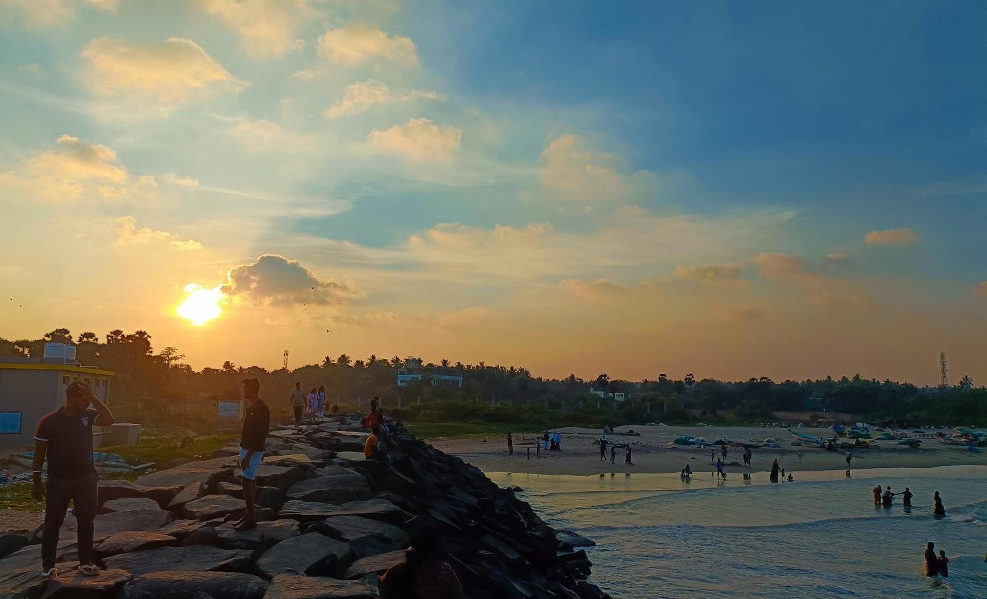 The Elite Beachview Пондичери Екстериор снимка