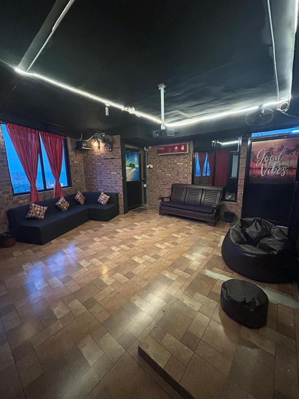 The Elite Beachview Пондичери Екстериор снимка